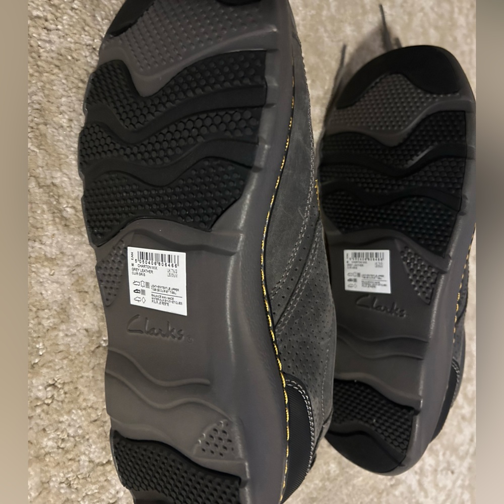NWT. Men’s 8.5 gray tie up shoes. Clark’s. Never worn. $125.00 original cost - Picture 5 of 9